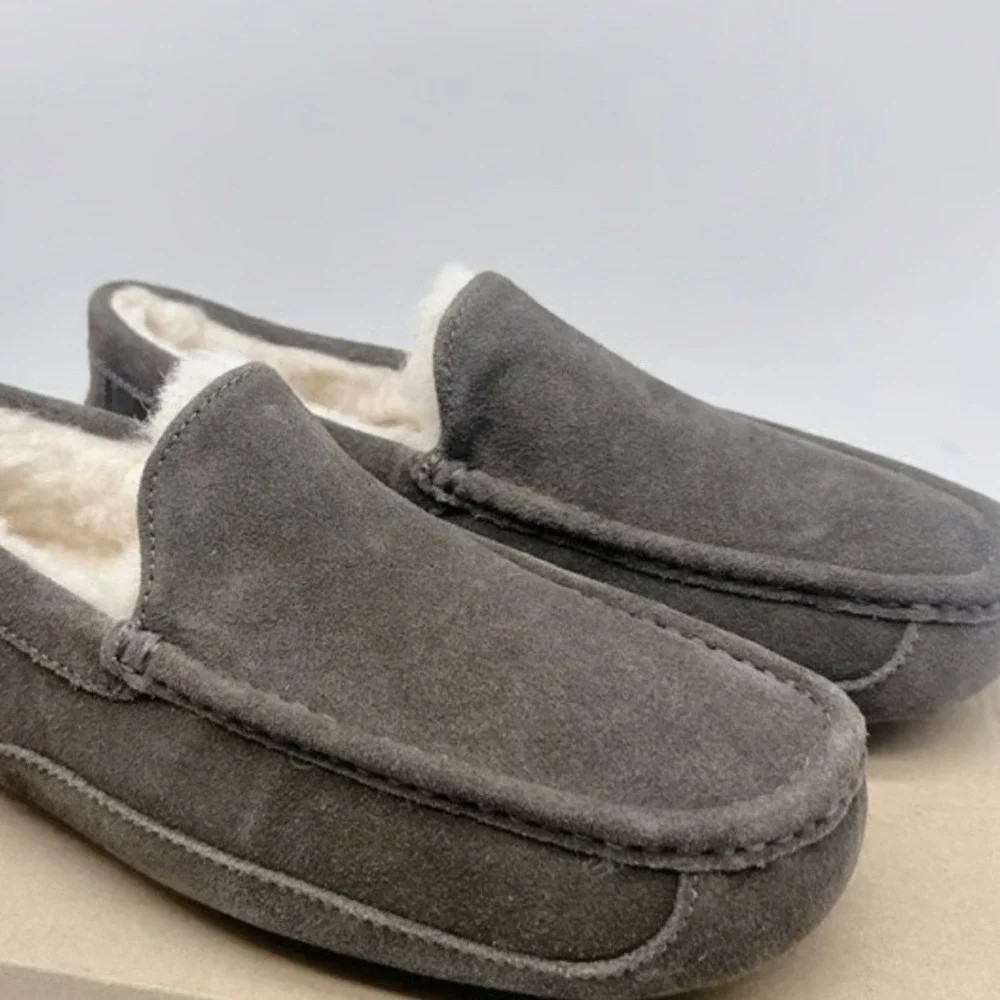 UGG Ascot Slipper Size 9 Charcoal Gray Suede Shearling Lined Moccasin 110111